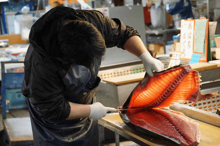 Person cutting a Tuna Fish